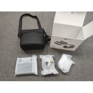 DJI Mini 3 Fly More Combo dronas su DJI RC valdymo pultu ir papildomais aksesuarais