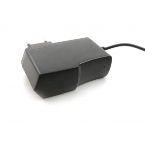 Maitinimo blokelis 15V 1000mA